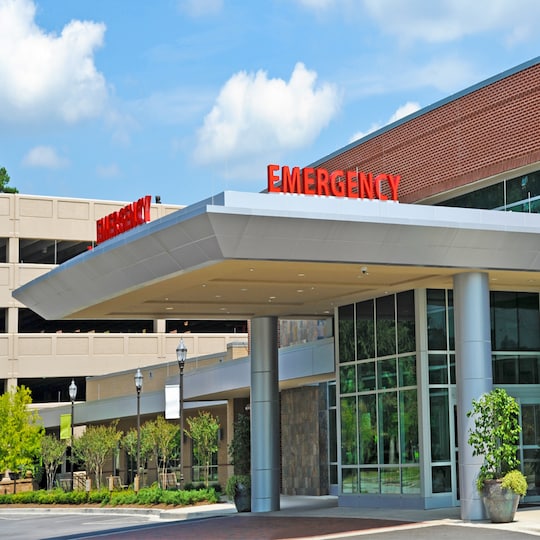 The outside of the emergency wing of a hospital.