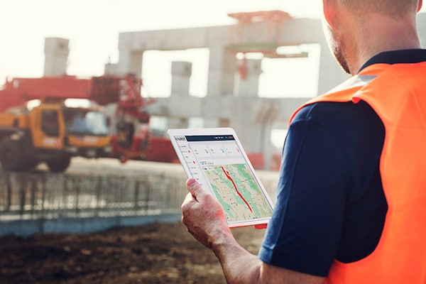 A GAF certified contractor using YARDZ software on a tablet.