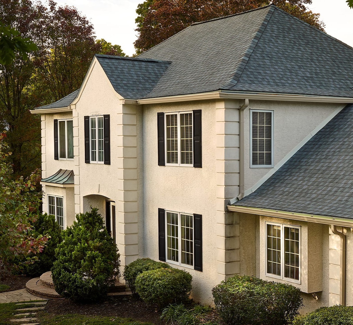 Home with Fortitude roof shingles in Mystic color