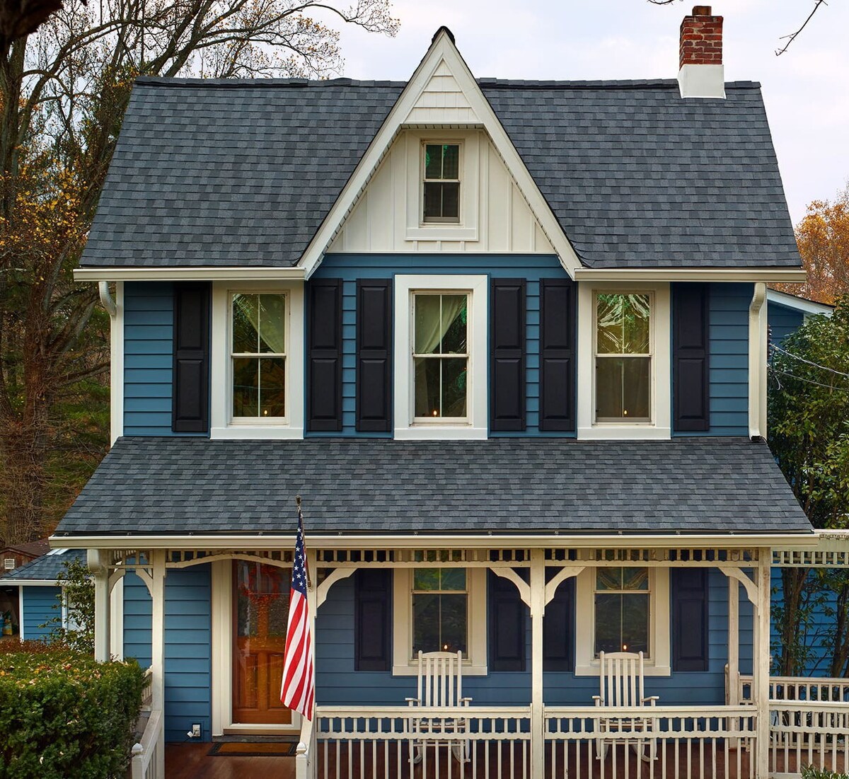 Blue home with Sapphire Fortitude roofing
