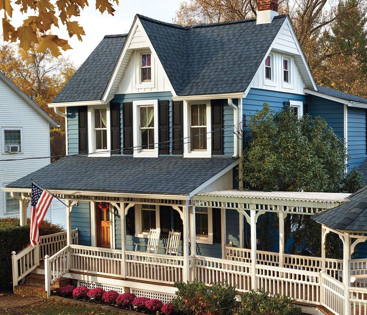 side view of blue home with Sapphire Fortitude roofing shingles