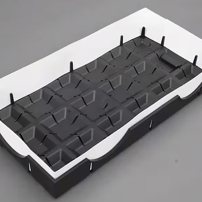LiveRoof Soil Elevator inserted into the module