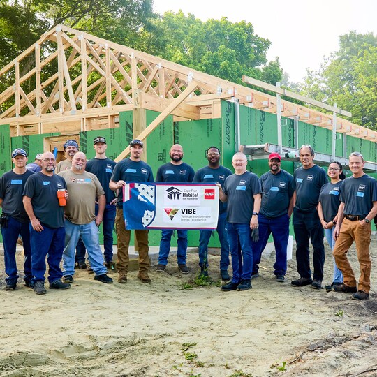 GAF employees supporting veterans with new roofing
