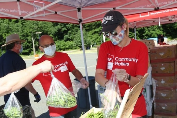 GAF employees volunteering at food pantry