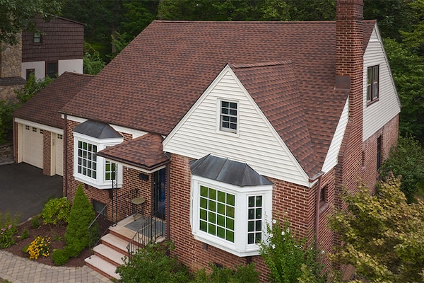 House with Timberline HDZ® Shingles in the color Shakewood.