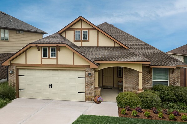 House with Timberline UHDZ® Shingles in the color Barkwood.