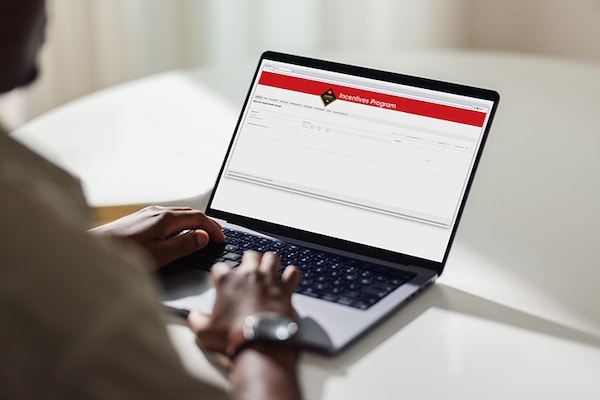 A roofing supplier visiting the GAF Premier Roofer dashboard to access resources and marketing materials.