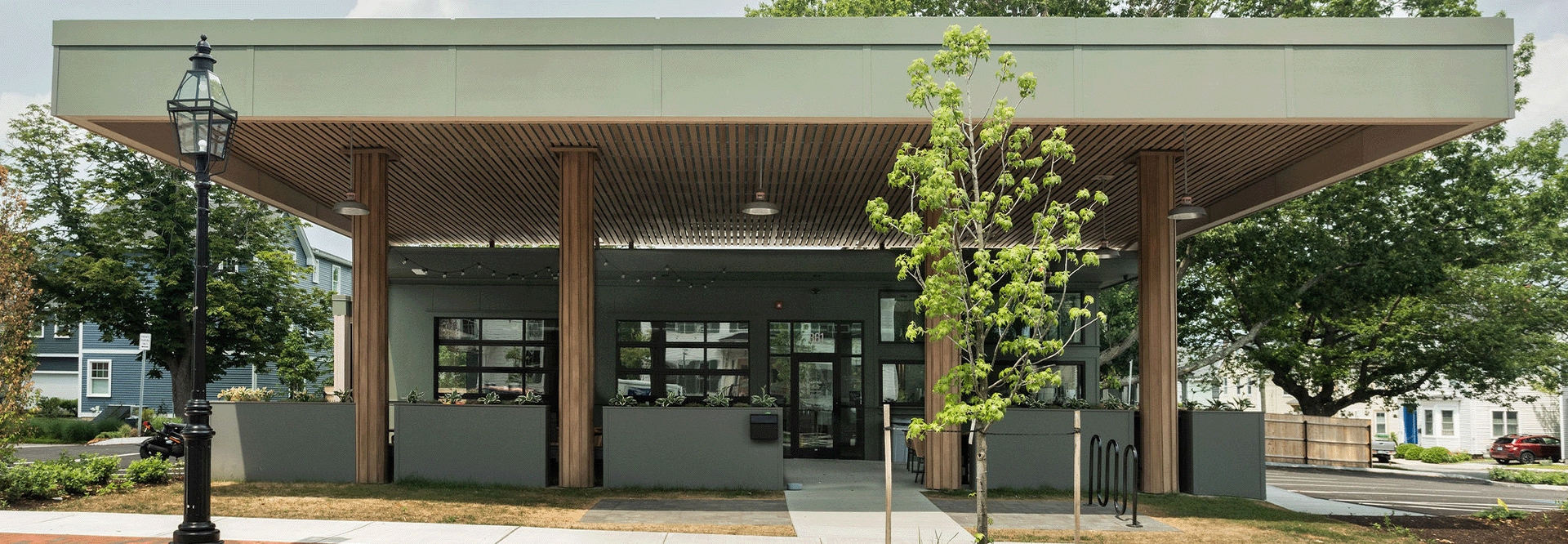 Front view the newly retrofitted Getty Bagel Shop, a classic gas station turned into bagel shop with GAF roofing materials in Portsmouth, NH.