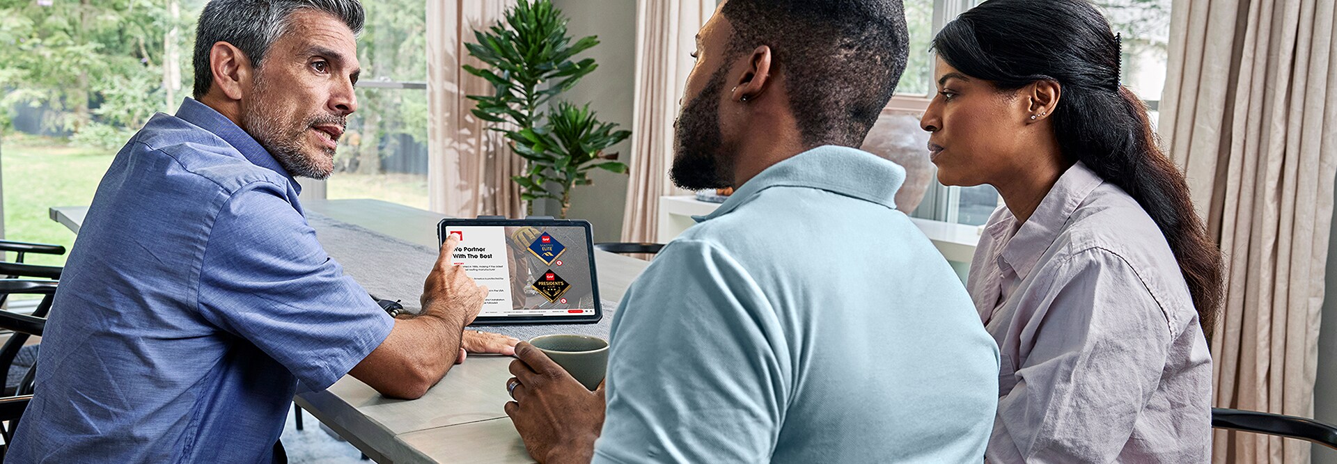 GAF Present™ on a tablet to a couple of homeowners.