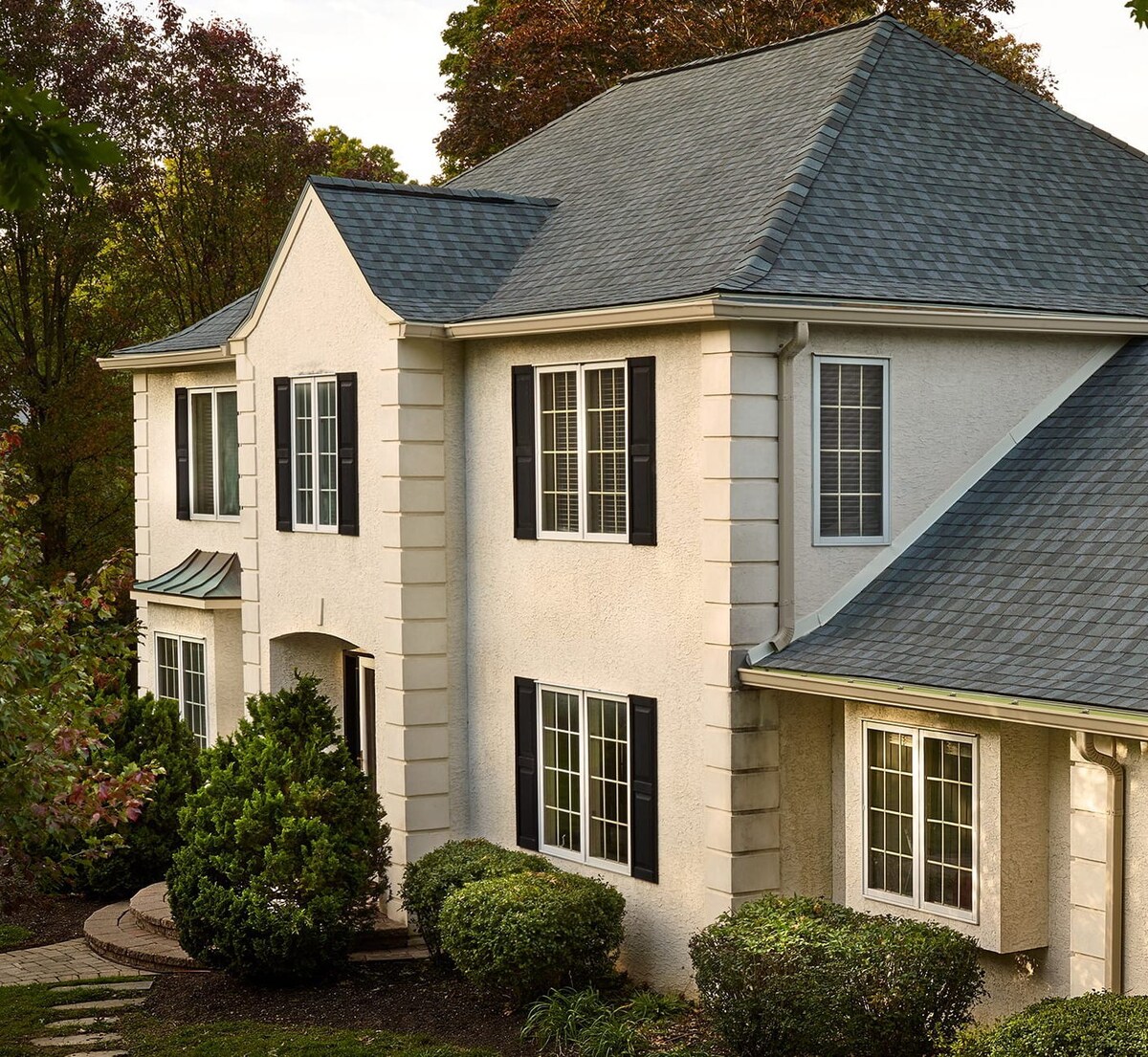 Home with Fortitude roof shingles in Mystic color