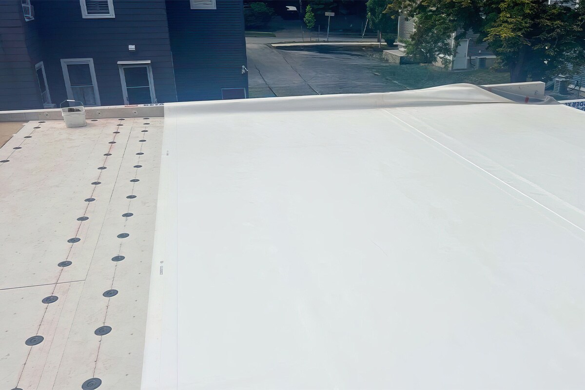 GAF tapered polyiso insulation being installed on the Getty Bagel Shop in NH.