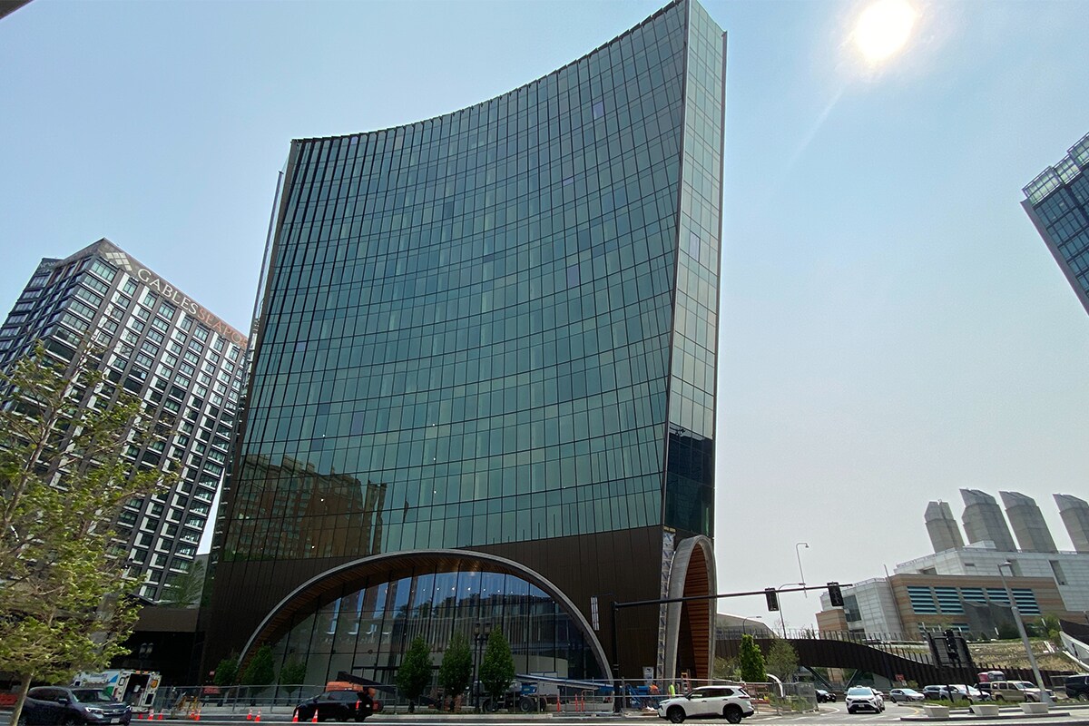 Street view of 10 world trade building under a clear blue sky