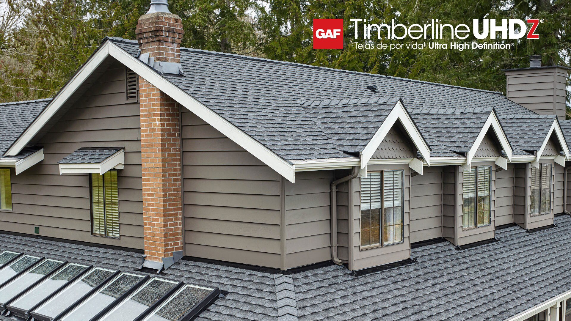 Beauty shot of gray home with UHDZ Pewter Gray shingles.