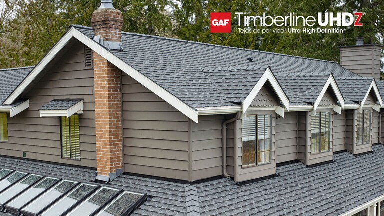 Beauty shot of gray home with UHDZ Pewter Gray shingles.